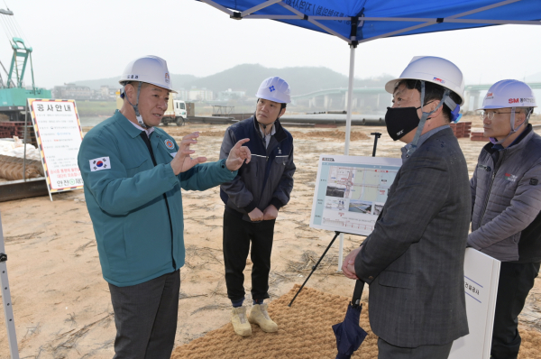 최원철 공주시장, 제2금강교 건설 현장 점검 모습