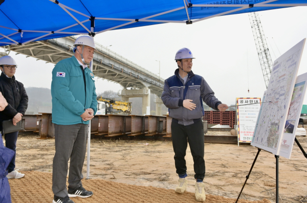최원철 공주시장, 제2금강교 건설 현장 점검 모습