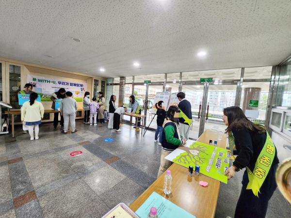 지난달 29일, 대전보성초등학교에서 ‘생명존중 길거리상담’ 운영 모습