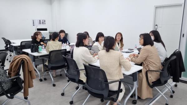 4월 1일 ‘유치원 마을배움터’ 워크숍을 실시하고 있다.