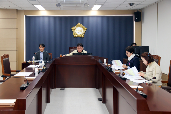 의회운영위원회 회의 모습