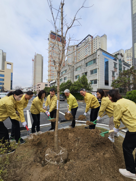 지구행 프로젝트와 함께하는 식목행사 진행