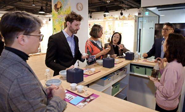 한국 전통주 갤러리 시음회 현장