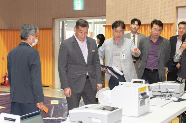 최원철 공주시장, 총선 사전투표소 현장 점검