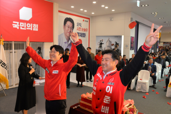 좌측으로 부터 세종갑 류제화 후보, 세종을 이준배 후보