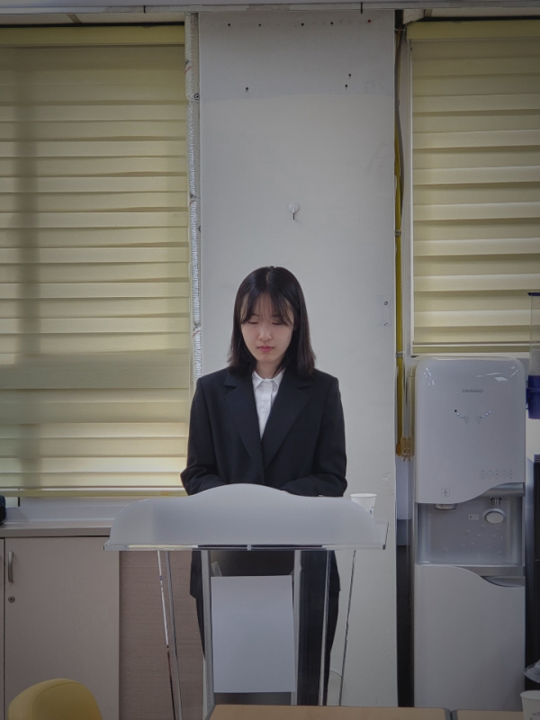 나소열 후보 딸 여원 씨 기자회견 모습