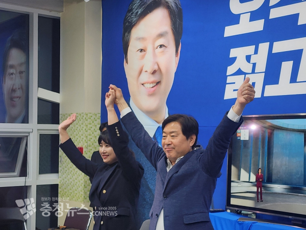 황명선 당선인 캠프 모습