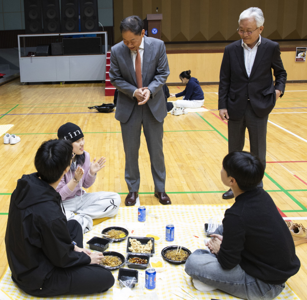 배재대 ‘총장님이 쏜다’ 이벤트 진행 모습