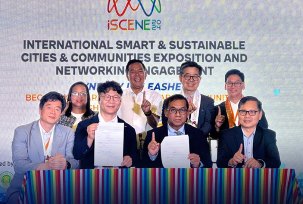 지난 11일부터 13일까지 필리핀에서 열린 ‘제2회 국제 스마트 시티 박람회 및 네트워킹(ISCENE 2024)’에 참석한 국립한밭대 융합경영학과 최종인 교수와 국립한밭대 자회사인 바이오지이티㈜ 정환수 대표(연구소기업협회 부회장), 연구소기업협회 한정호 사무국장이 필리핀 과학기술부 장관과 이사벨라주립대 총장과 함께 기념촬영을 하고 있다