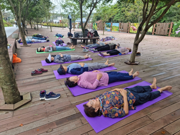 지난해 프로그램 사진(산림욕)