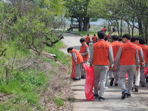 금산공장, 새봄맞이 환경정화 봉사활동 진행 모습