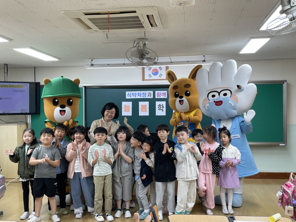 22일, 오유경 식품의약품안전처장이 대전용전초등학교 1학년 학생들을 위해 일일강사 모습