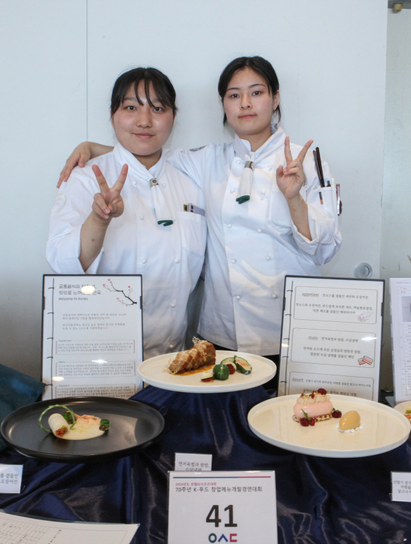 송나경(우) 김지은(좌) 최우수상 수상팀