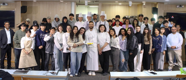 세계 4대 요리학교 이탈리아 알마(ALMA) 셰프 초청 조리시연 특강 진행 기념사진 모습