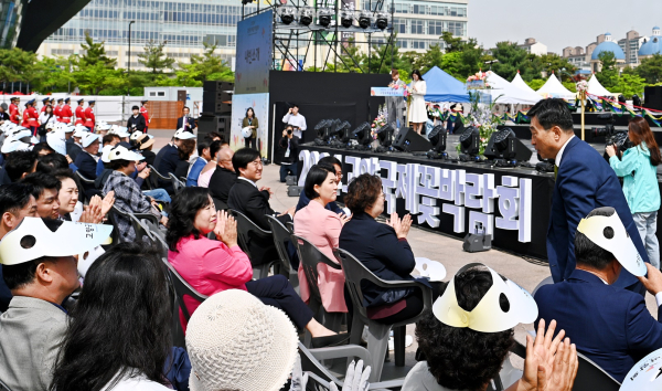 고양국제꽃박람회 개막식 현장사진 * 인사하는 김춘진 한국농수산식품유통공사 사장