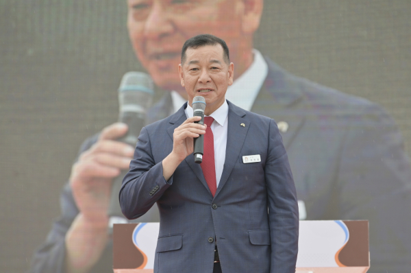 백제문화스타케이션 착공식에서 인사말하는 최원철 시장 모습