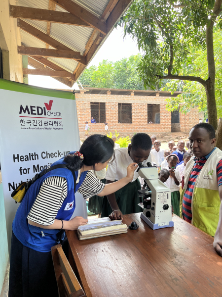 감염성질환 인식제고를 위해 기생충 검경 체험