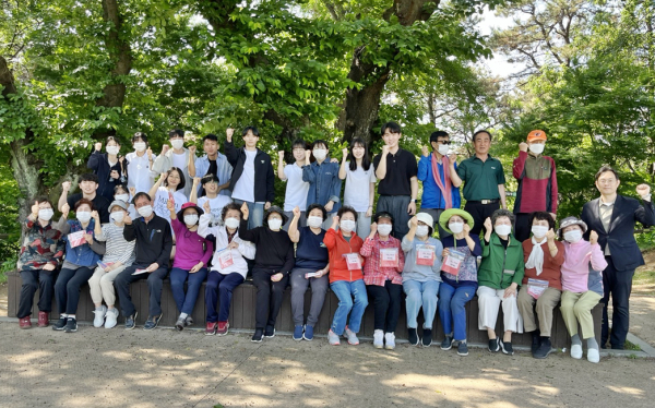 물리치료학과 봉사동아리 ‘피온’ 어버이날 맞이 봉사활동 기념사진