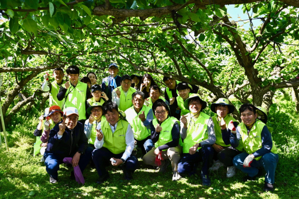 농촌일손돕기 기념촬영