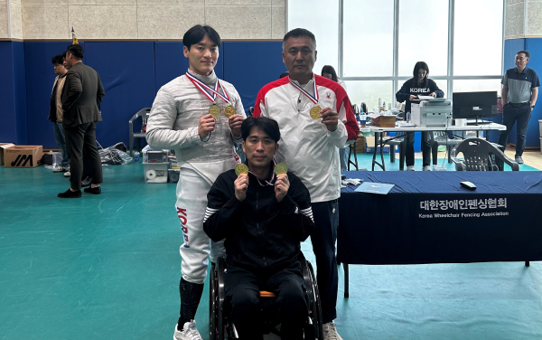 왼쪽 위 GKL휠체어펜싱팀 심재훈 선수,  GKL휠체어펜싱팀 박상민 감독, 아래 GKL휠체어펜싱팀 박천희 선수