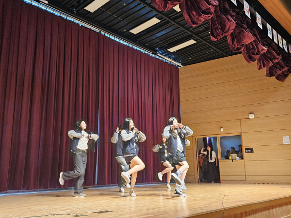 14일, 나성중학교 학생회 주관으로 ‘스승의날’ 행사가 열리고 있다.