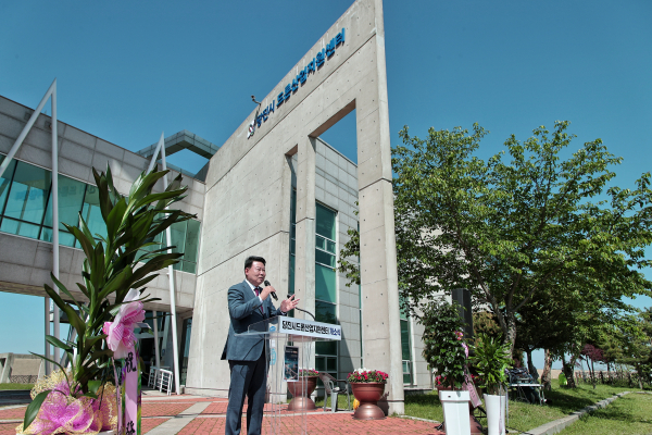 드론산업지원센터 개소식에서 인사말하는 오성환 시장 모습