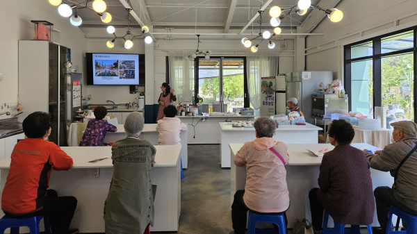 17일 경증치매환자 10명을 대상으로 명가네 힐링농장에서 진행된 ‘치매치유농업 프로그램’