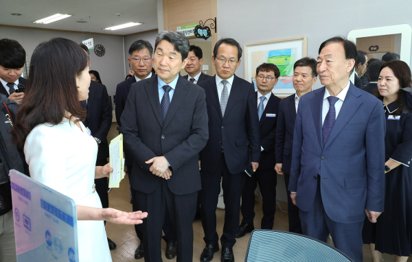 이주호 부총리, 에듀힐링센터 방문 모습