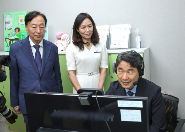 이주호 부총리, 에듀힐링센터 방문 모습