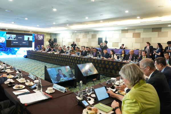 윤석대 한국수자원공사 사장은 지난 19일 인도네시아 발리에서 열리는 제23차 UN HELP에서 한승수 의장(前 총리)을 비롯해 각국 고위급 인사들이 자리한 가운데 기후위기 해법인 초격차 기술을 주제로 기조연설을 했다.