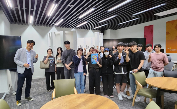 대전캠퍼스 메타버스콘텐츠과 이종탁 교수‘메타버스’관련 주제로 특강 진행 단체사진