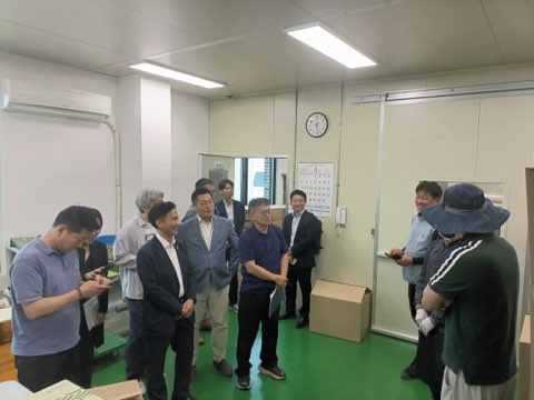 송명달 해양수산부 차관이 중리 어촌체험마을을 방문했다.