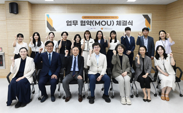 세종충남대병원·세종광역정신건강복지센터·홍익대 세종캠퍼스지역사회 정신건강 공동 협력 체계 확립 위한 업무협약 체결식 단체사진