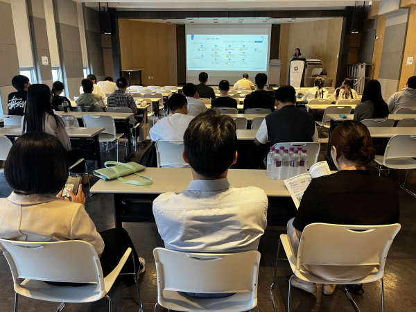 지난 22일 국립한밭대학교 대학일자리본부는 한국산업인력공단 및 대한무역투자진흥공사(KOTRA)와 연계하여 ‘찾아가는 해외취업 설명회’를 운영했다.