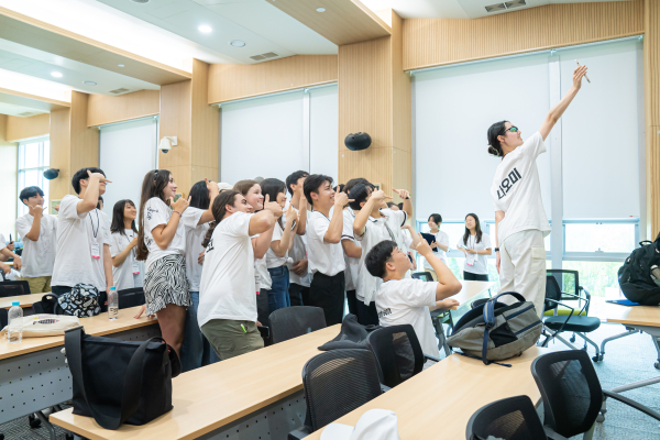 2023년 세종 국제 청소년 포럼 사전교육 프로그램에 학생들이 참여하고 있다.