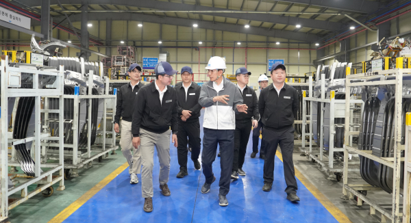 이완섭 서산시장이 음암면에 위치한 동해금속㈜ 서산공장을 방문했다