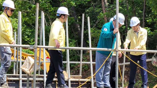 28일 추진된 서산시 음암면 도당리 산사태 일원 사방사업지 현장점검 모습