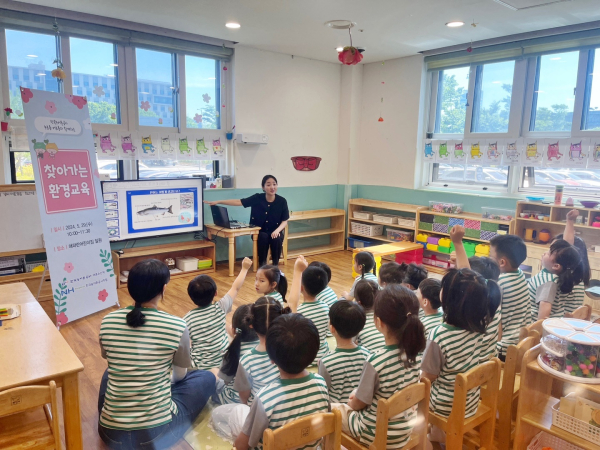 어촌수산해양분야 찾아가는 환경교육 프로그램 운영 사진(멸종위기 뱀장어의 일생이야기 강의)