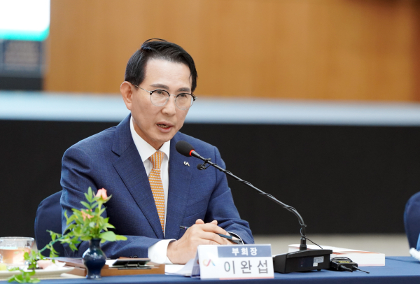 이완섭 서산시장이 31일 보령머드테마파크 컨벤션관에서 열린 제4차 충청남도시장군수협의회에서 고향사랑기부제 카드 포인트 결제방식 도입을 건의했다.