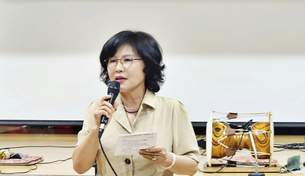 대전시노인복지관은 SK이노베이션 SK1004봉사단과 함께 어르신을 위한 따뜻한 가정의 달 행사 진행 모습