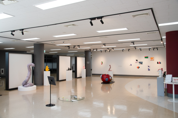 ‘Fly Up’ 전시회 진행 모습