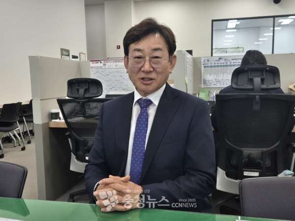 김경훈 신임 대전시 정무수석보좌관이 5일 임명 직후 시청 기자실을 찾아 각오를 밝히고 있다.