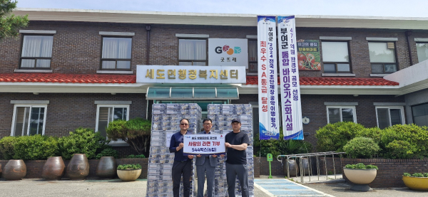 왼쪽부터 정택준, 구자건, 조욱연 재무