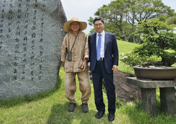 생각하는정원 현장간담회 * 한국농수산식품유통공사 김춘진 사장(우측), 생각하는정원 성범영 원장(우측)