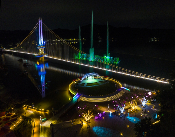 예당호 출렁다리 음악분수 수변무대