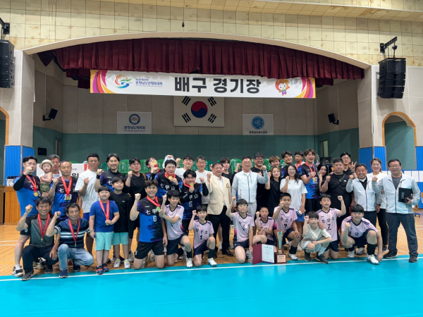 제76회 충청남도민체육대회 배구 기념촬영-남자일반부 1위, 남자 초등부 2위