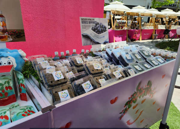 지난 14일부터 16일까지 현대 프리미엄 아울렛 대전점에서 재개점 1주년 기념..우리 농특산물 판매