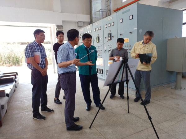 이승원 세종시 경제부시장, 봉암배수장 현장 점검 모습