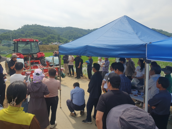 ‘논콩 기계화 파종 연시회’ 개최 모습