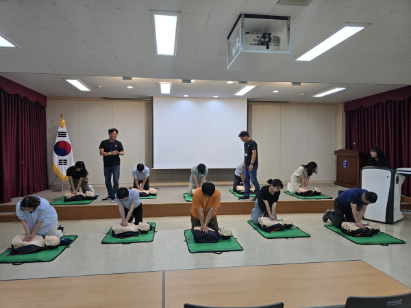 심폐소생술 및 응급처치 교육 모습